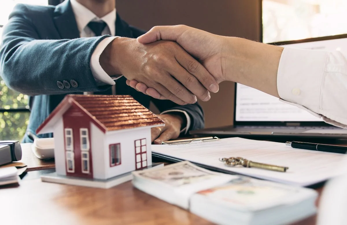 Real estate agent using SEO to improve website search ranking